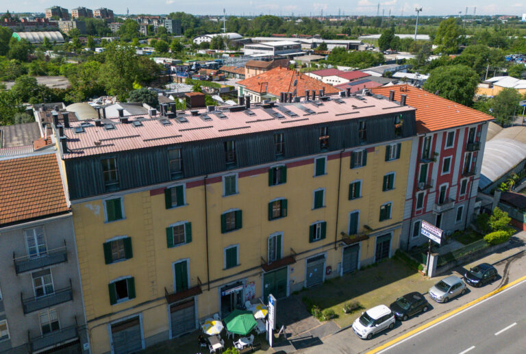 Anno 2003/2004 - Via Novara (Milano) - Recupero di un sottotetto, da cui sono state ricavate 6 unità abitative